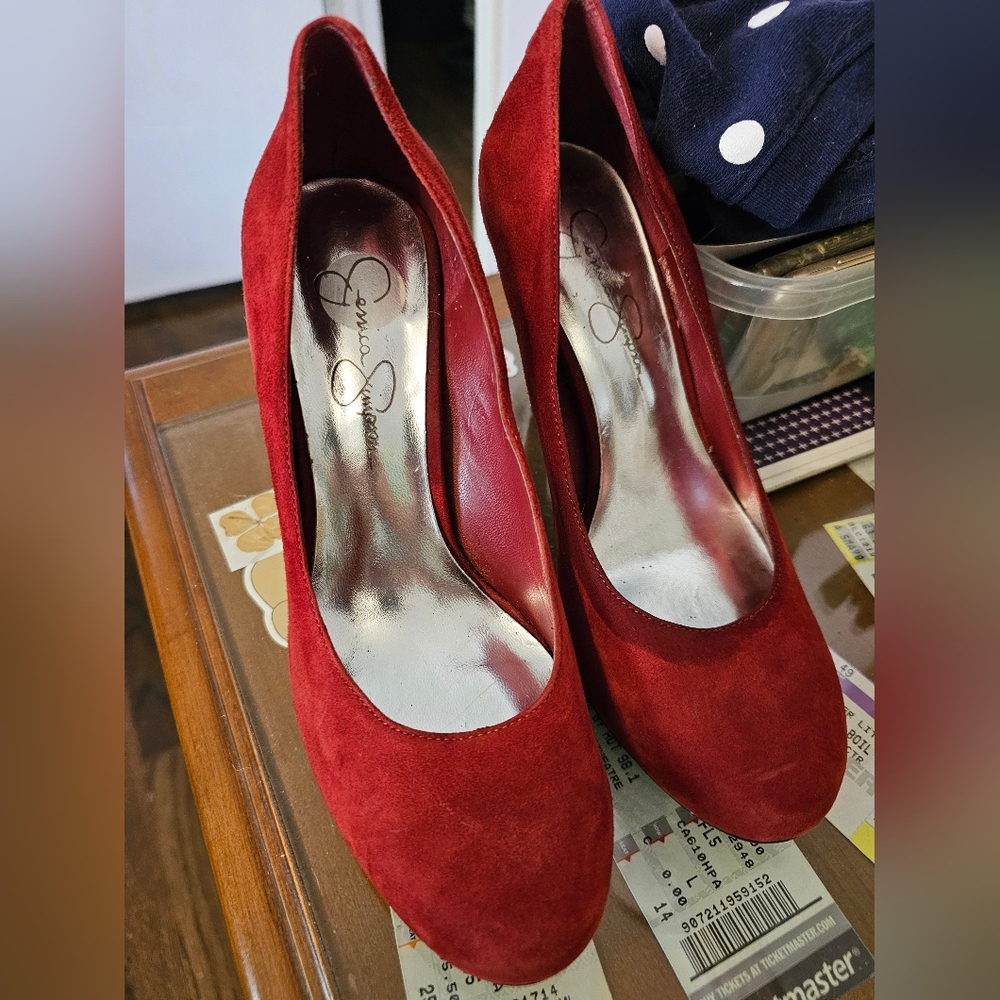 Red suede pumps - Picture 6 of 8